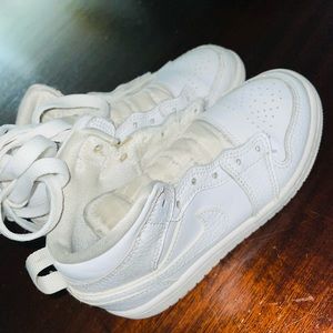 White Jordan 1